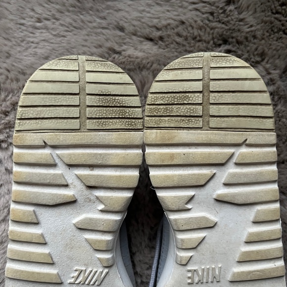 Nike Air Max Thea Casual Sportswear Shoe Wolf Grey White Womens Size 8.5 - Picture 11 of 11